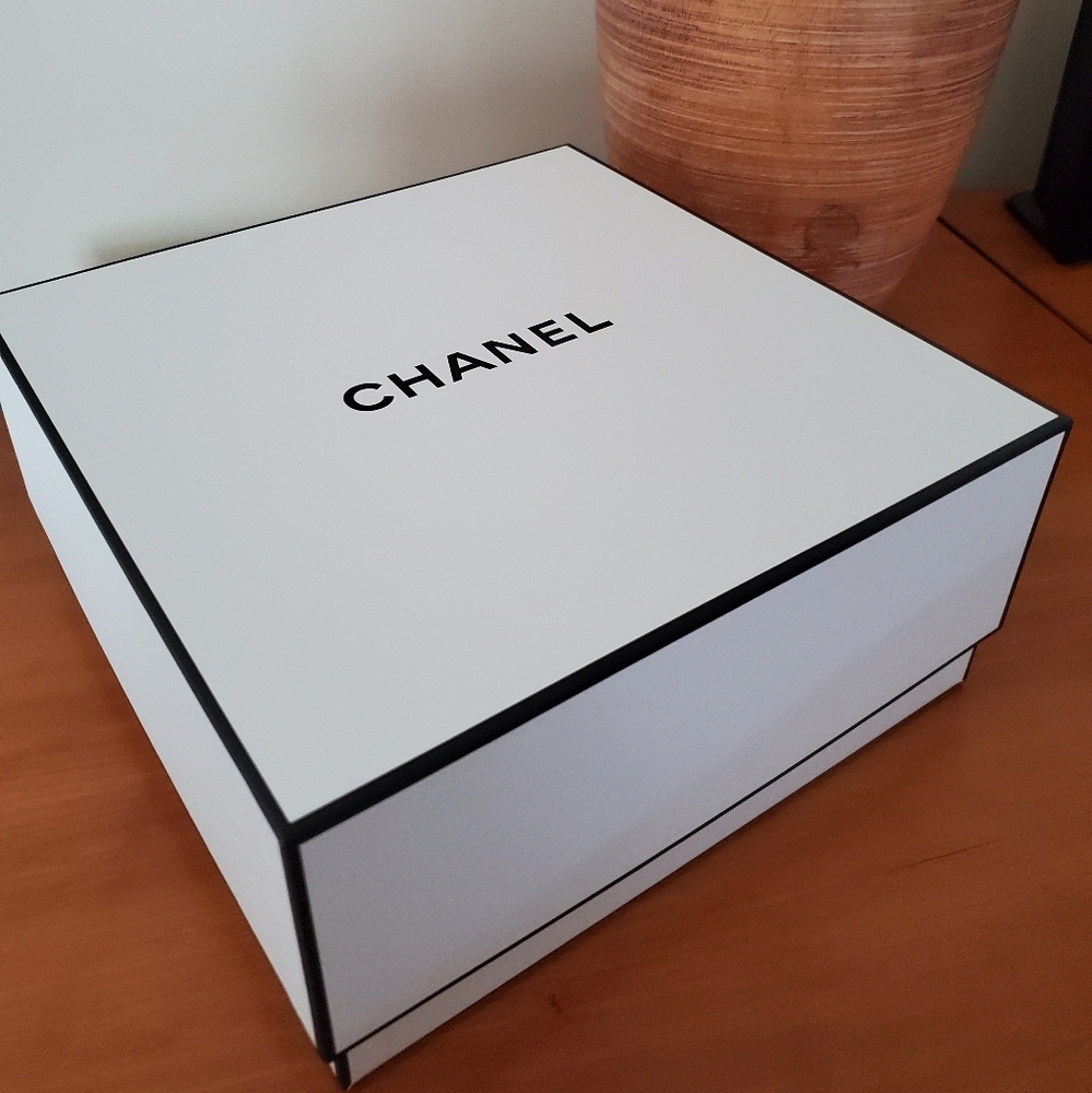 CHANEL box